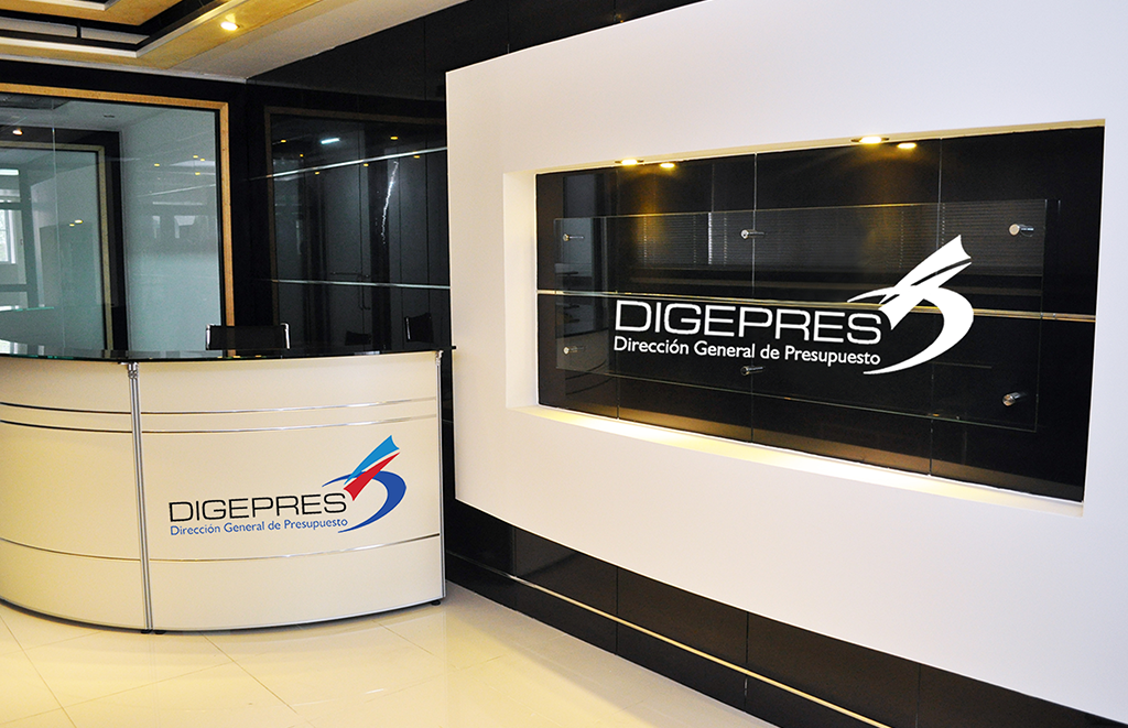 Gobierno deposita recursos a JCE para partidos políticos y elecciones presidenciales y congresuales del 5 de julio