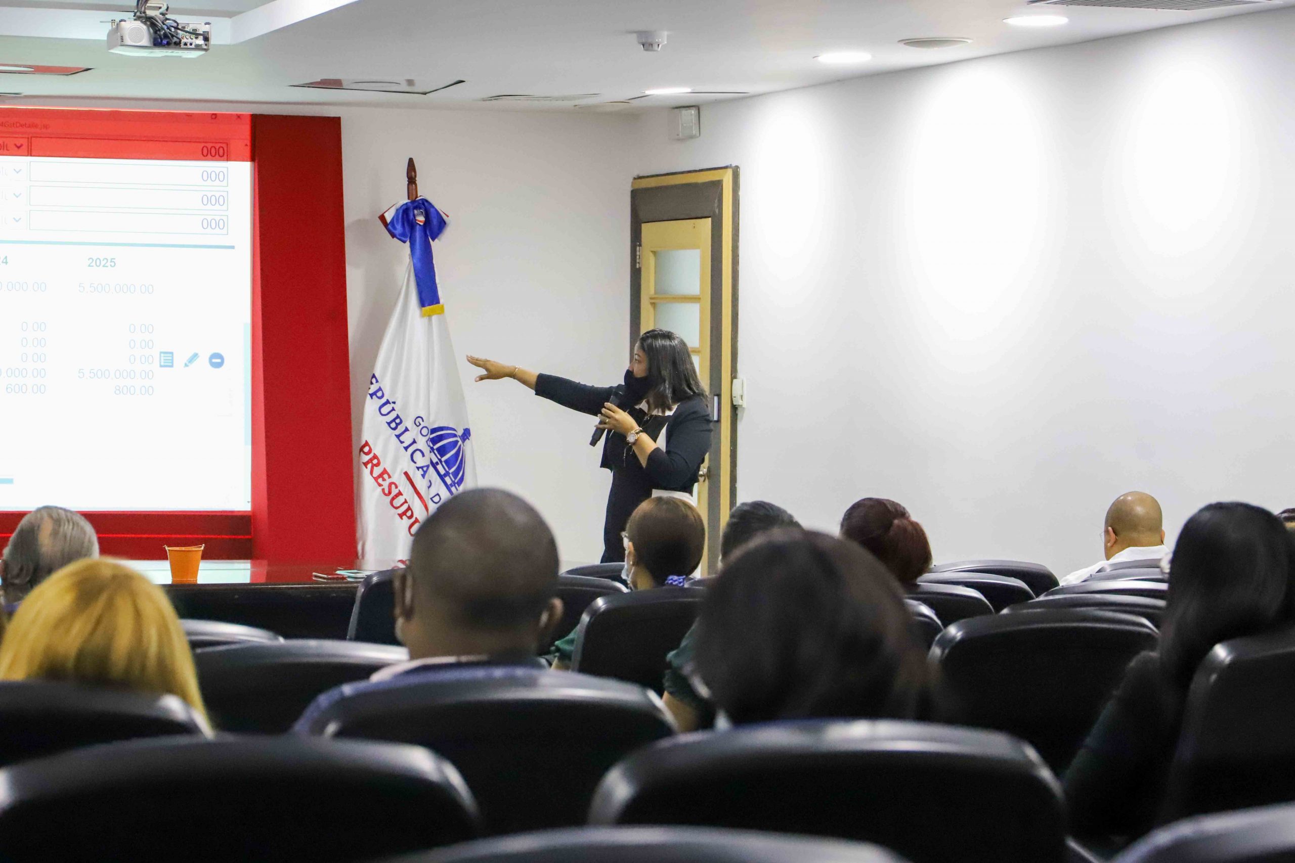 DIGEPRES capacita para formular Presupuesto Plurianual por primera vez y presenta mejoras en el SIGEF