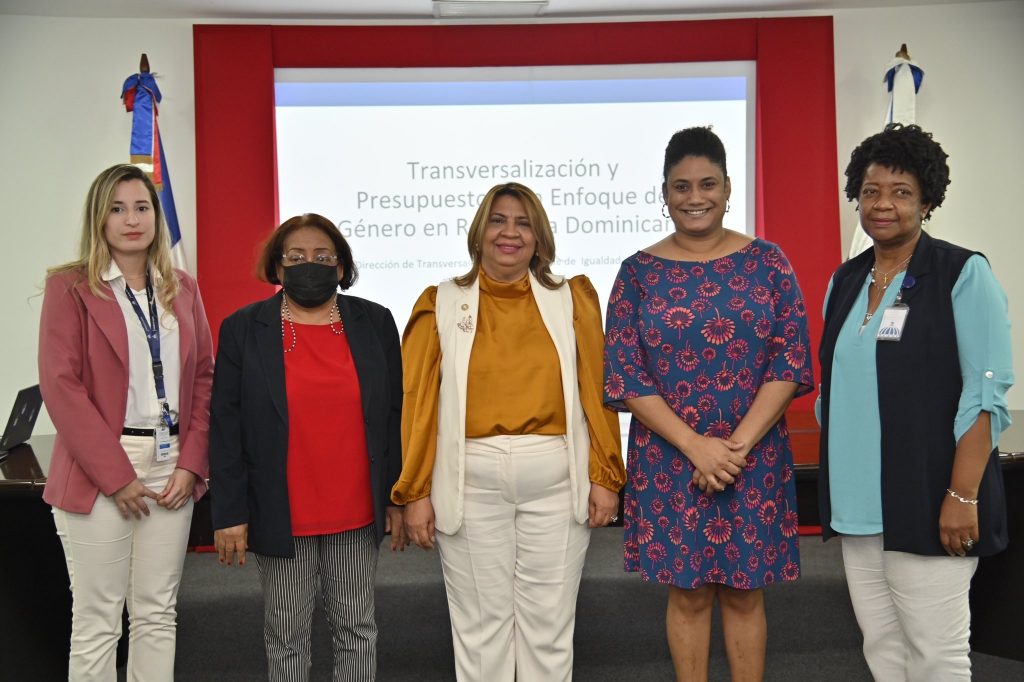 Digepres facilita ponencia en taller Presupuesto Sensible al Género organizado por el Ministerio de la Mujer