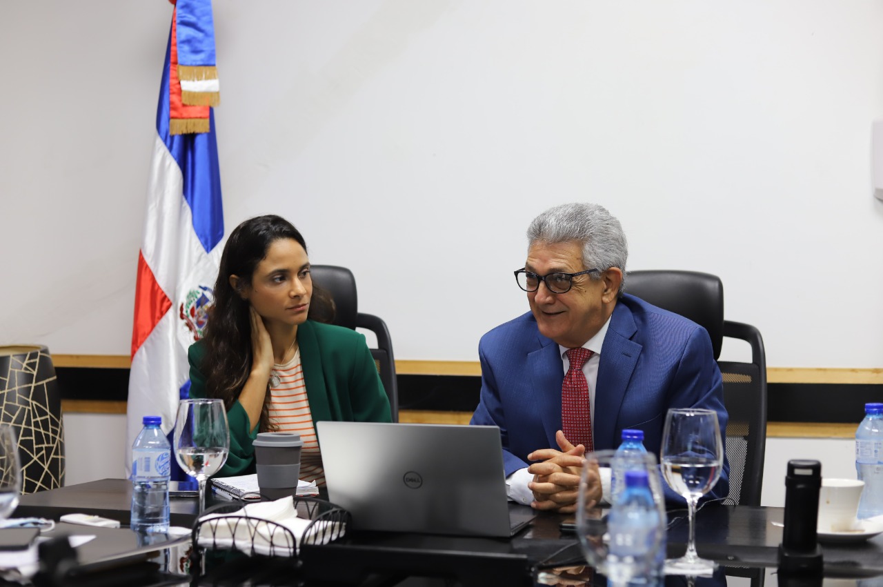 Banco Mundial presenta programa a Digepres y MEPyD para mejoras al sector agua