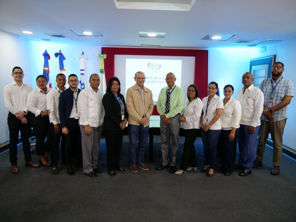 Comisiones de Integridad Gubernamental realizan charla sobre uso eficiente de la energía eléctrica institucional