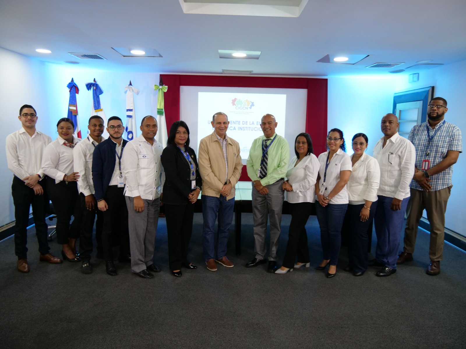 Comisiones de Integridad Gubernamental realizan charla sobre uso eficiente de la energía eléctrica institucional