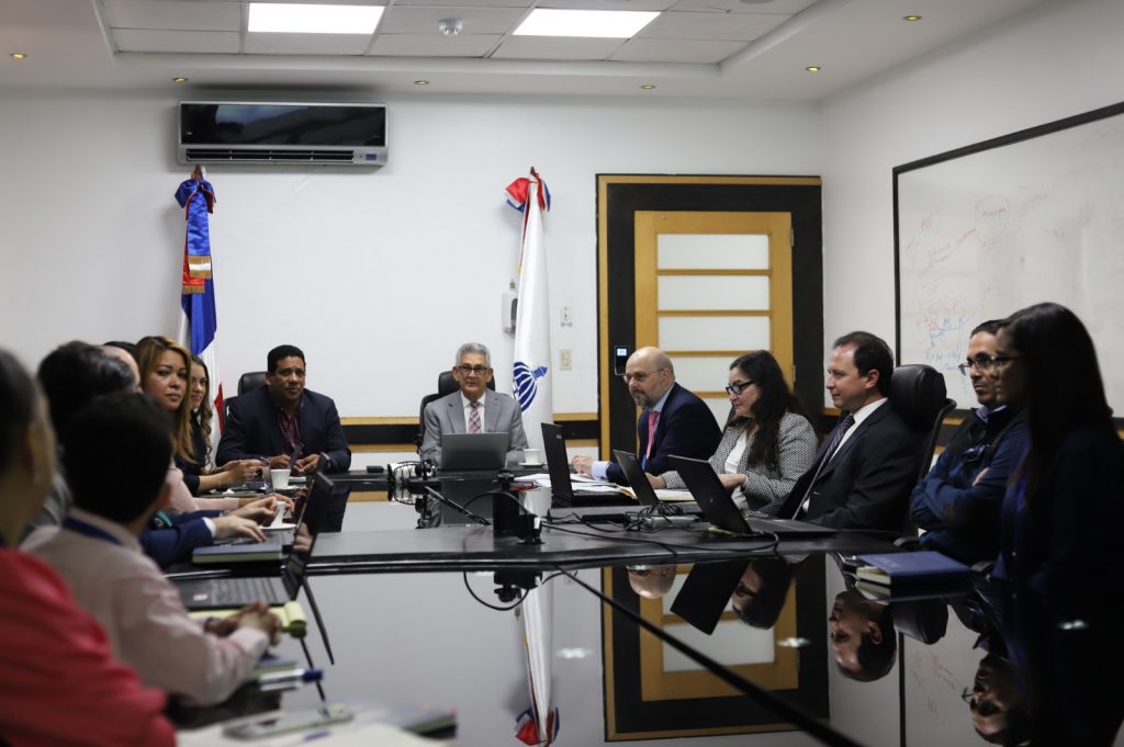 Director de Presupuesto presenta avances de gestión presupuestaria de RD a misión del FMI