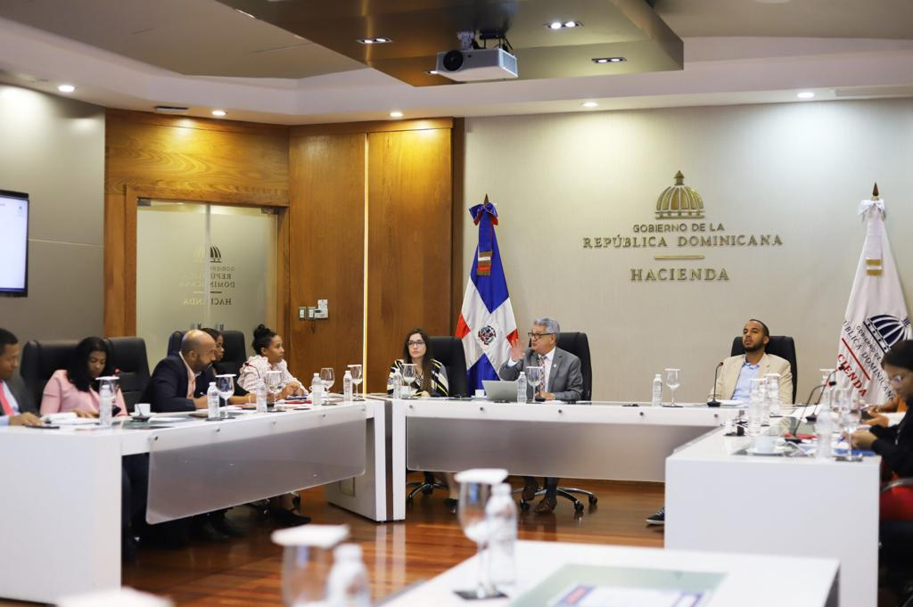 Director de Presupuesto realiza Encuentro Ciudadano con editores y periodistas del ámbito económico