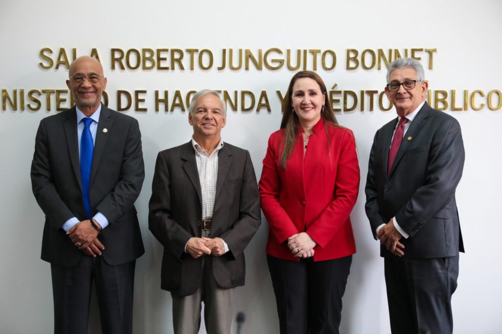 Delegación dominicana viaja a Colombia para intercambio de experiencias y buenas prácticas de gestión presupuestaria