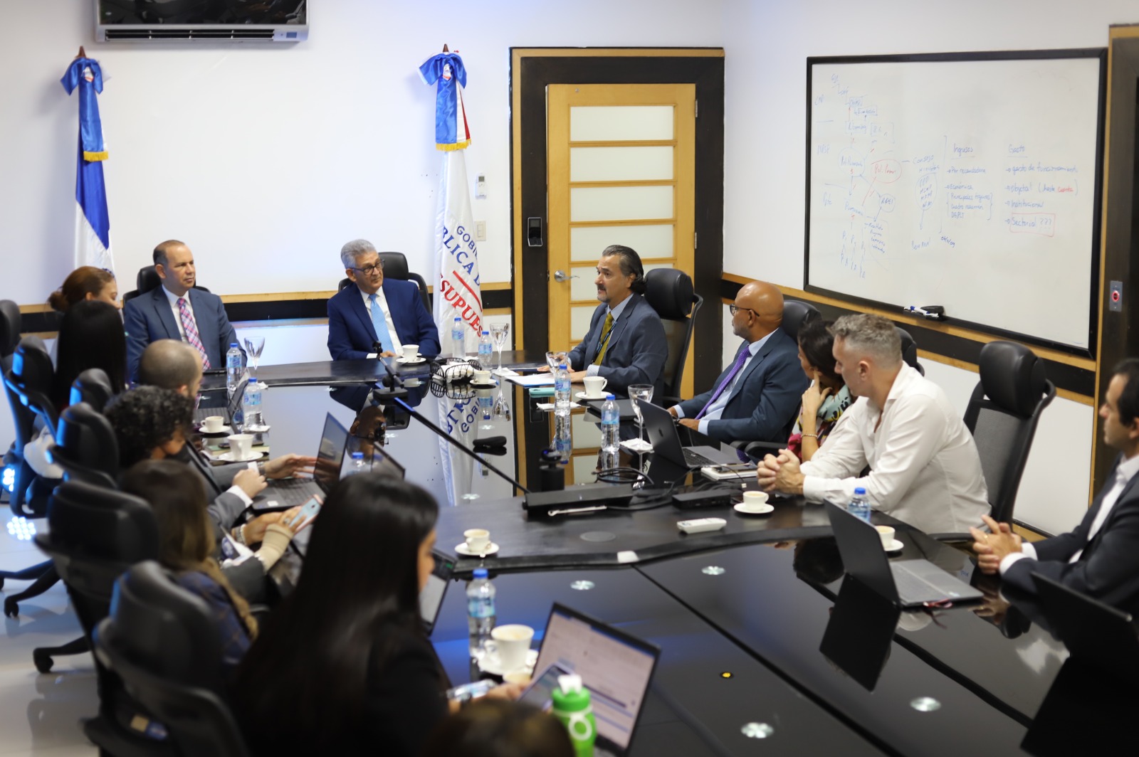 Presupuesto recibe misión argentina para compartir y elevar prácticas de gestión presupuestaria con el apoyo de UNICEF