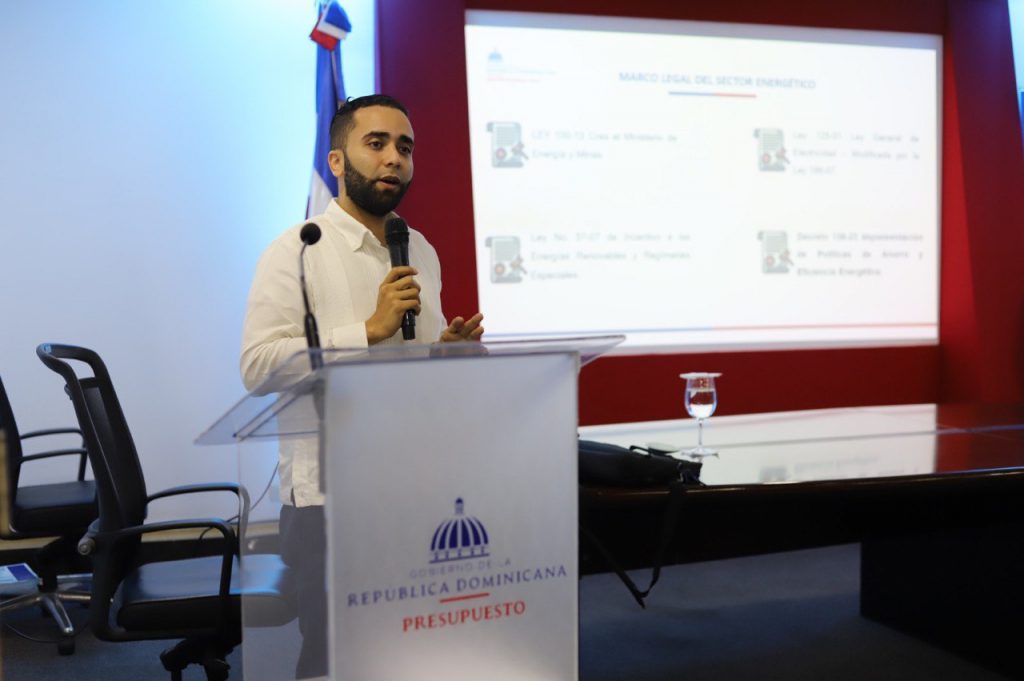 Presupuesto realiza charla sobre uso racional y responsable de la energía de acuerdo con el Decreto 158-23