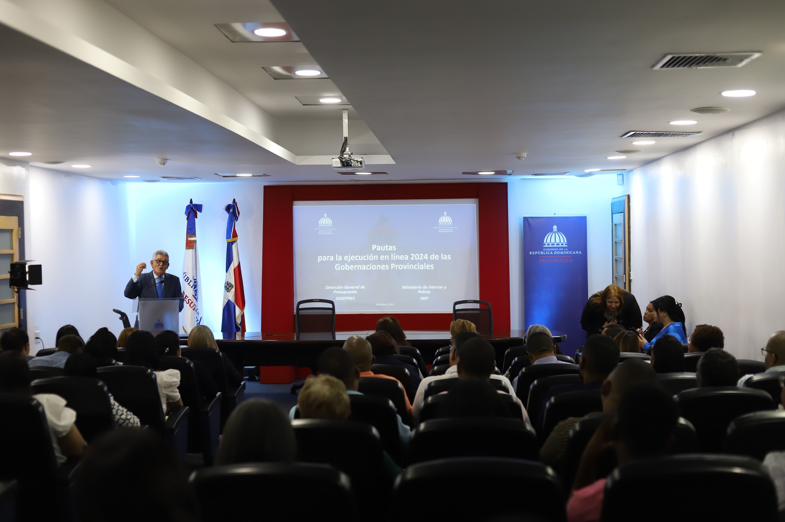 Digepres imparte taller sobre pautas de ejecución en línea a gobiernos locales