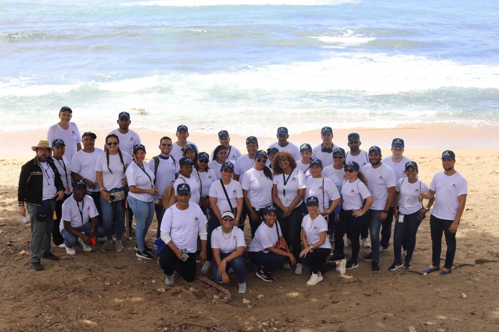 Digepres a través del proyecto Presupuesto Sostenible realiza jornada de limpieza de costas