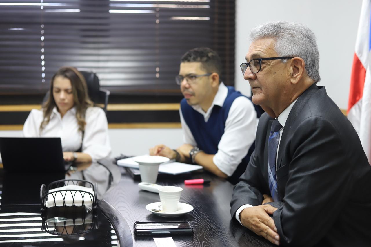 Digepres recibe representante del Banco Mundial para abordar aspectos económicos y proyectos a futuro del país