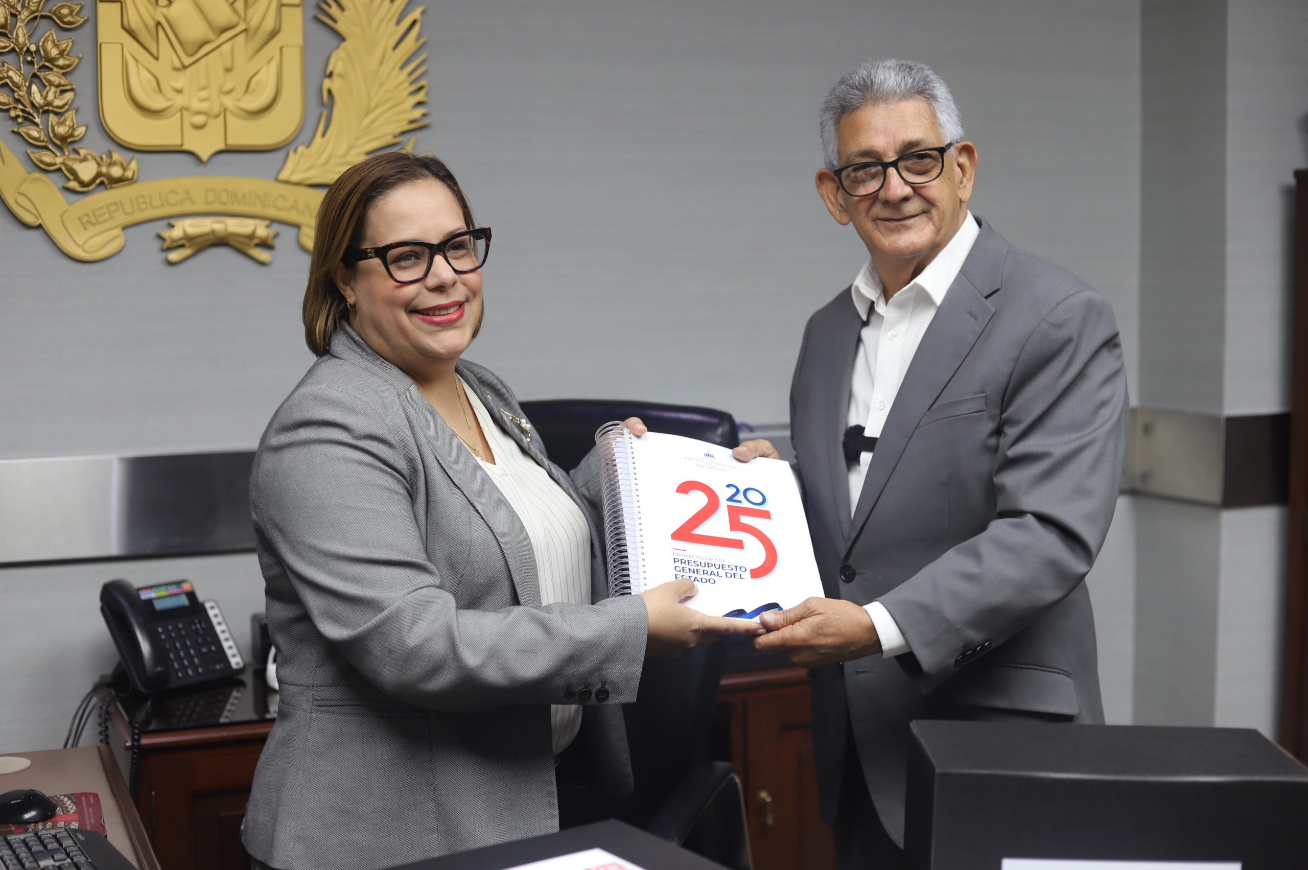 Poder Ejecutivo entrega al Congreso Nacional proyecto de Ley de Presupuesto 2025
