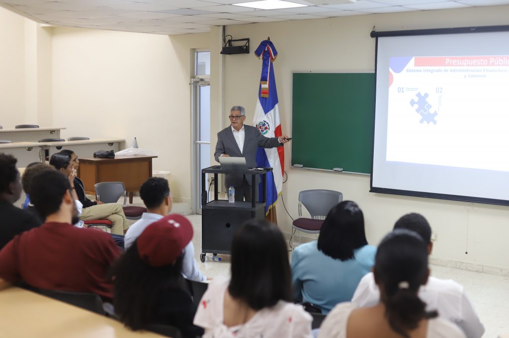 Presupuesto lleva Encuentro Ciudadano a Club de Ideas Políticas de la PUCMM para conocer proyecto de Ley PGE 2025