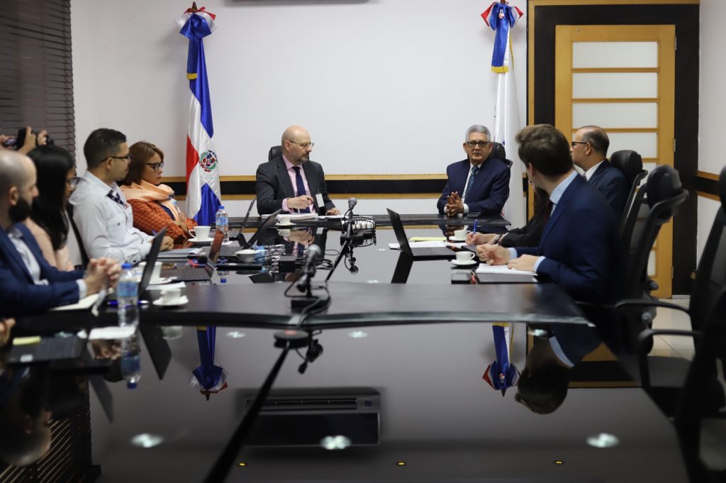 DIGEPRES presenta balance de finanzas públicas de RD ante misión FMI