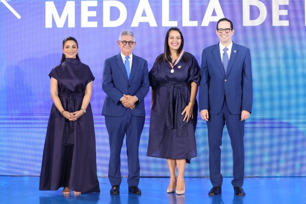 MAP reconoce con medalla