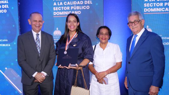 MAP reconoce con medalla